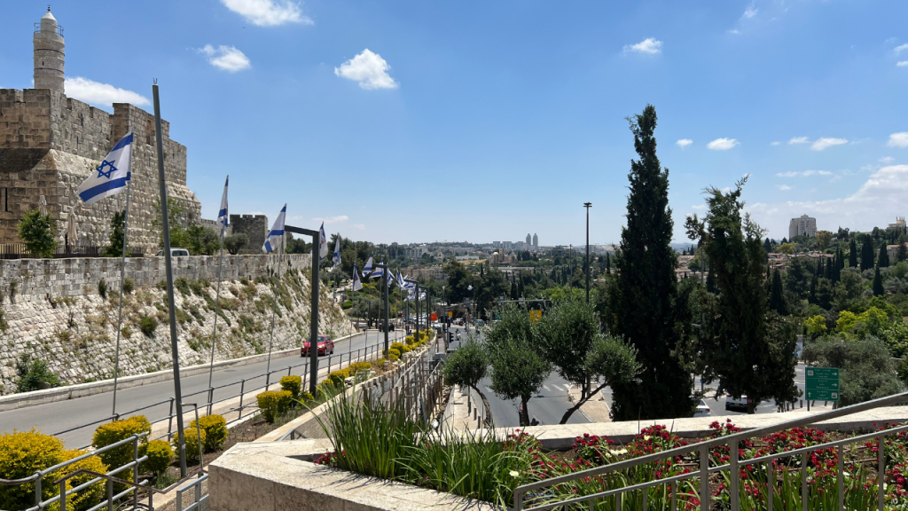 Rebbe Shimon at the Entrance to Jerusalem - Ateret Cohanim